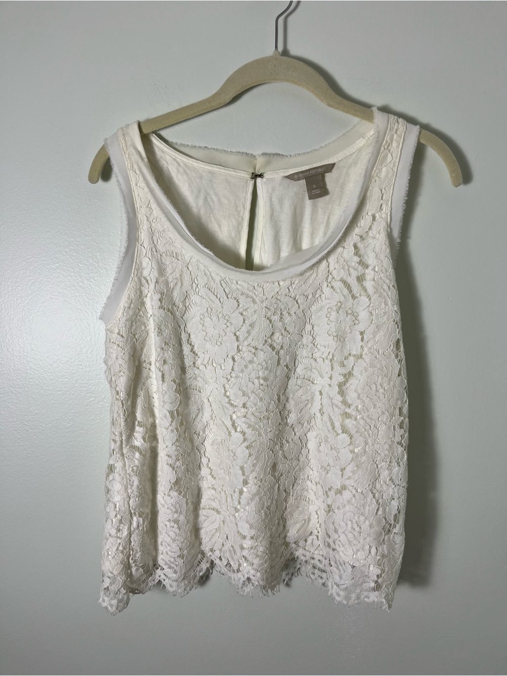 Banana Republic Cream Lace Overlay Sleeveless Top